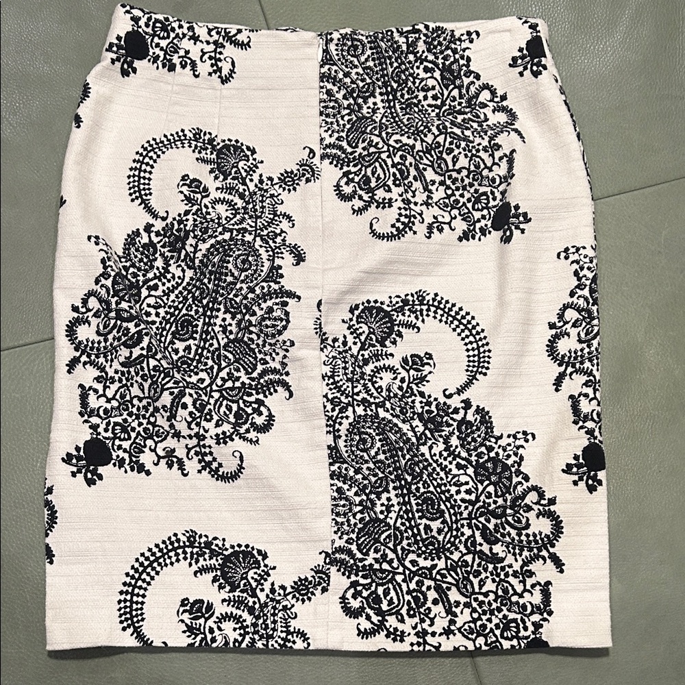 LOFT Black and White Paisley Pencil Skirt - Picture 4 of 6